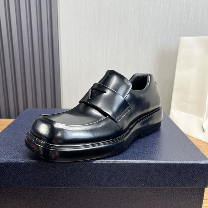 Pra*a leather shoes